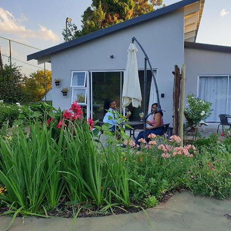Pine Park Garden Cottages โจฮันเนสเบิร์ก ภายนอก รูปภาพ